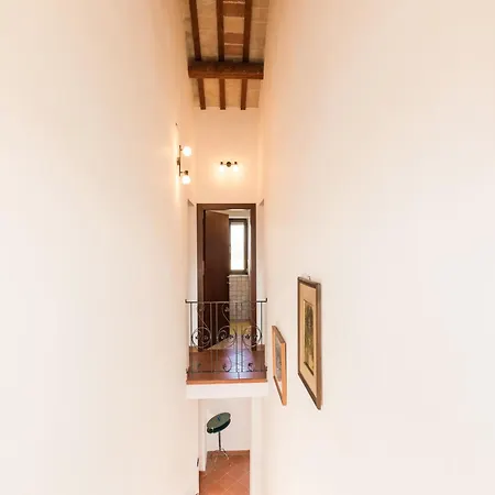 Francesca - Fermo, Meravigliosa Nelle Colline Marchigiane